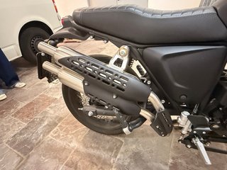 Moto SWM Outlaw 125cc Negra mate Impecable - 665km