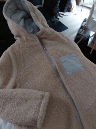 Abrigo reversible gris y beige