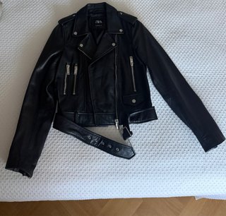 Cazadora cuero Zara negra sin estrenar