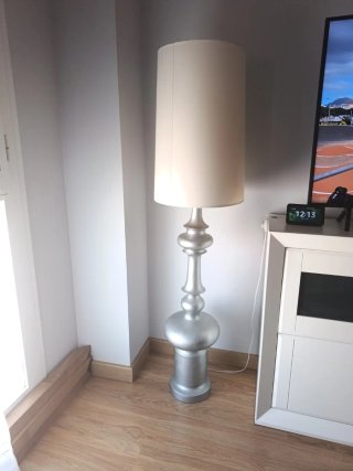 Lampada da terra argentata e beige