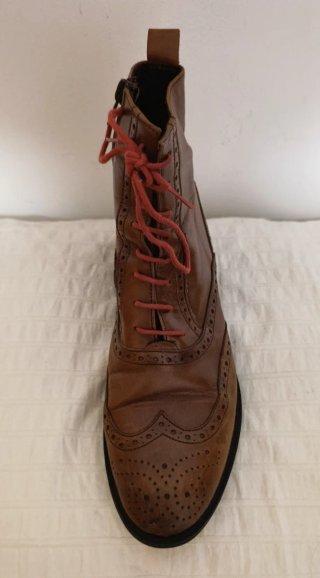 Botines de piel marrón con cordones