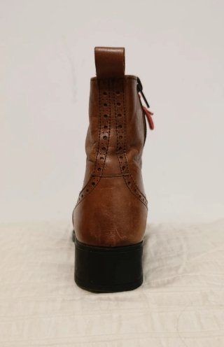Botines de piel marrón con cordones