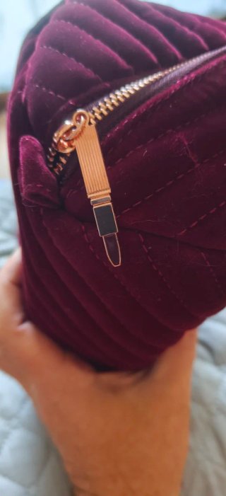 Borsetta makeup Charlotte Tilbury rossa