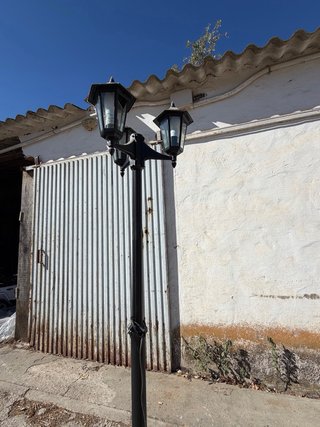 Farola de jardín negra y gris