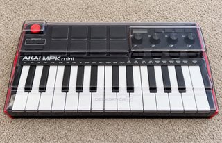 Akai MPK Mini MK3 + Decksaver + funda transporte