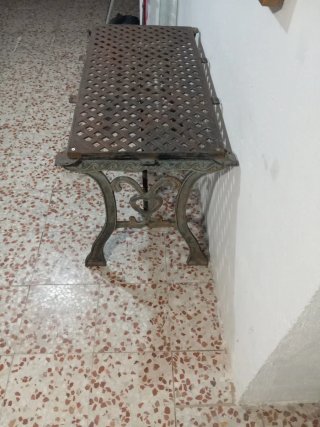 Tavolo in ferro battuto per interni/esterni