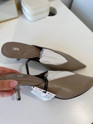 Zara de tacon bajo con etiqueta