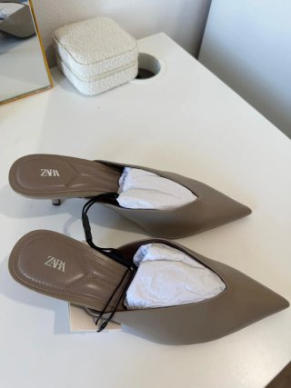 Zara de tacon bajo con etiqueta