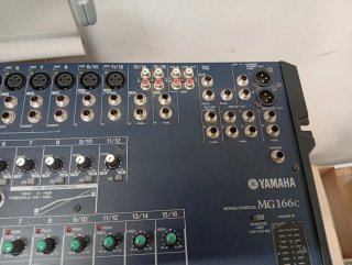 Mesa de mezclas Yamaha MG166c