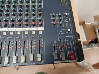 Mesa de mezclas Yamaha MG166c