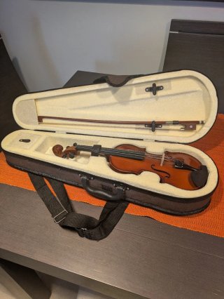 Violín para estudiante con estuche y arco. 1/8