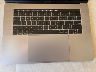 MacBook Pro 15” 2018 i7 16GB 256GB Touch Bar