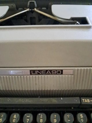 Máquina de escribir Olivetti LINEA 90