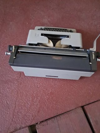 Máquina de escribir Olivetti LINEA 90