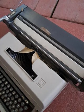 Máquina de escribir Olivetti LINEA 90