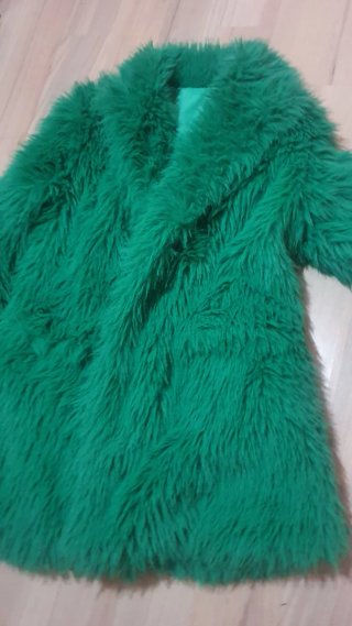 Abrigo pelo sintético verde talla L
