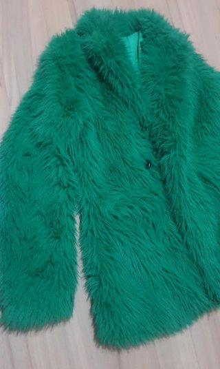 Abrigo pelo sintético verde talla L