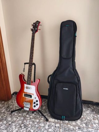 Bajo Harley Benton Rickenbacker + Funda