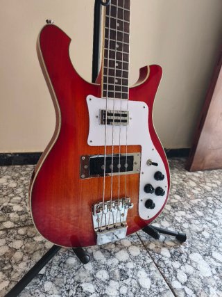 Bajo Harley Benton Rickenbacker + Funda