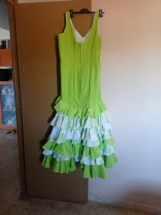 Traje de flamenca verde y blanco