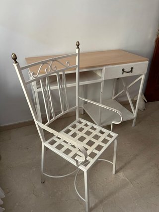 Escritorio y silla de hierro forjado