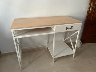 Escritorio y silla de hierro forjado