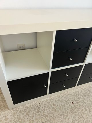 Mueble IKEA con cajones y puertas – almacenaje