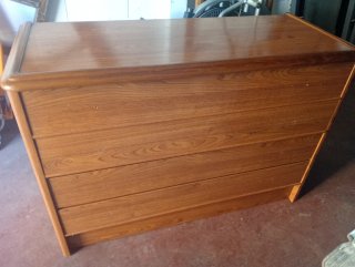 Mobile con cassetti in legno