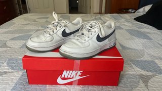 Tenis Nike Air Force Niño Blancos/Grises