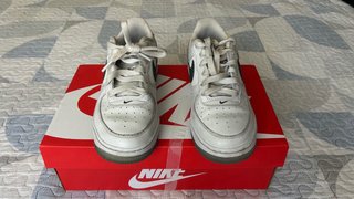 Tenis Nike Air Force Niño Blancos/Grises