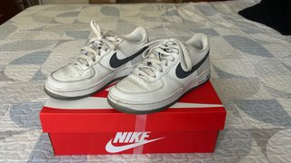 Tenis Nike Air Force Niño Blancos/Grises
