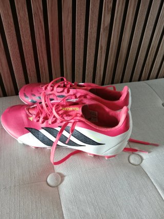 Botas de fútbol Adidas Predator rosas