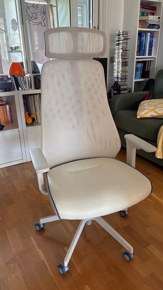Silla de oficina ergonómica casi nueva