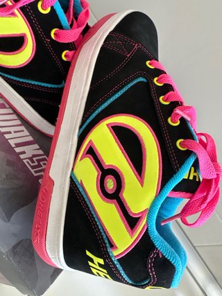 Zapatillas Heelys con ruedas negras y rosas