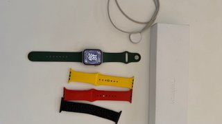 Apple Watch Series 7 + 4 correas + cargador + caja