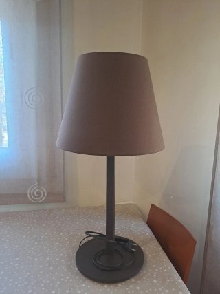 Lámpara de mesa tela y metal