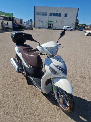 Suzuki Sixteen 125 Scooter Blanco/Marrón