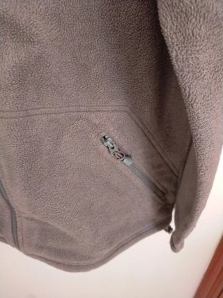 Forro polar gris con cremallera