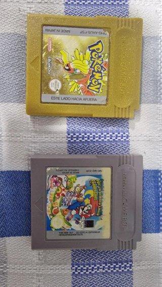 Game Boy Color Transparente más dos juegos