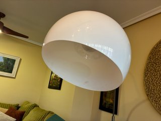 Lámpara de pie de diseño . Pie mármol