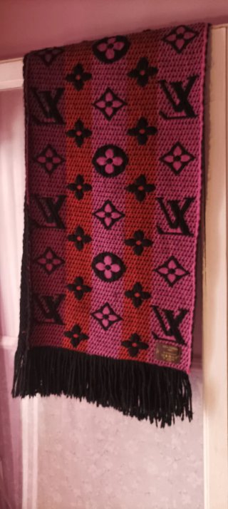 Bufanda Louis Vuitton Paris Negra y Rosa