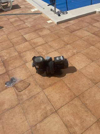 Bomba piscina 8x4m usada