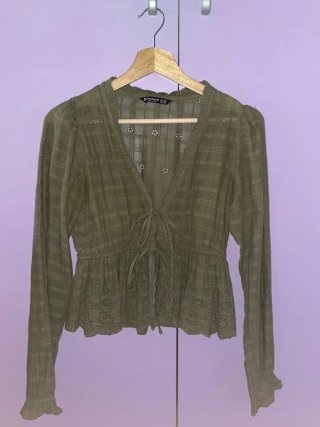 Blusa Stradivarius verde manga larga talla XS