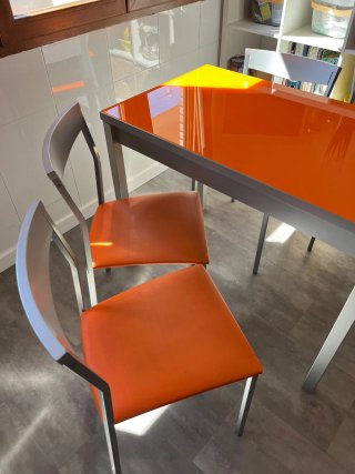 Mesa de cocina extensible con 4 sillas