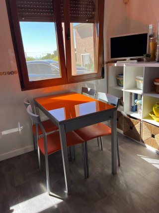 Mesa de cocina extensible con 4 sillas