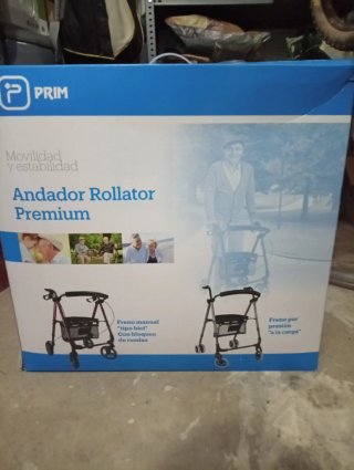 Andador personal con asiento y ruedas