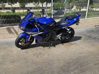 Yamaha R1 Azul