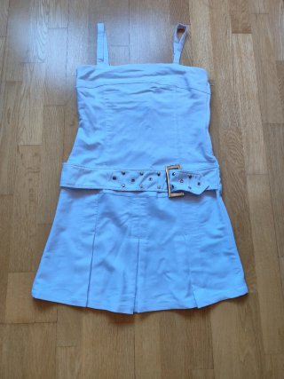 Vestido con cinturón