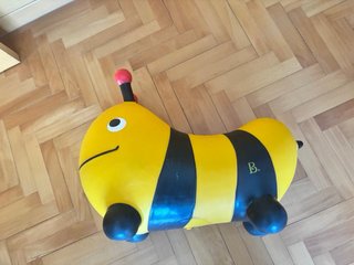Abeja saltarina hinchable B. Boing