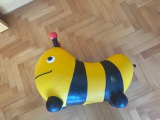 Abeja saltarina hinchable B. Boing